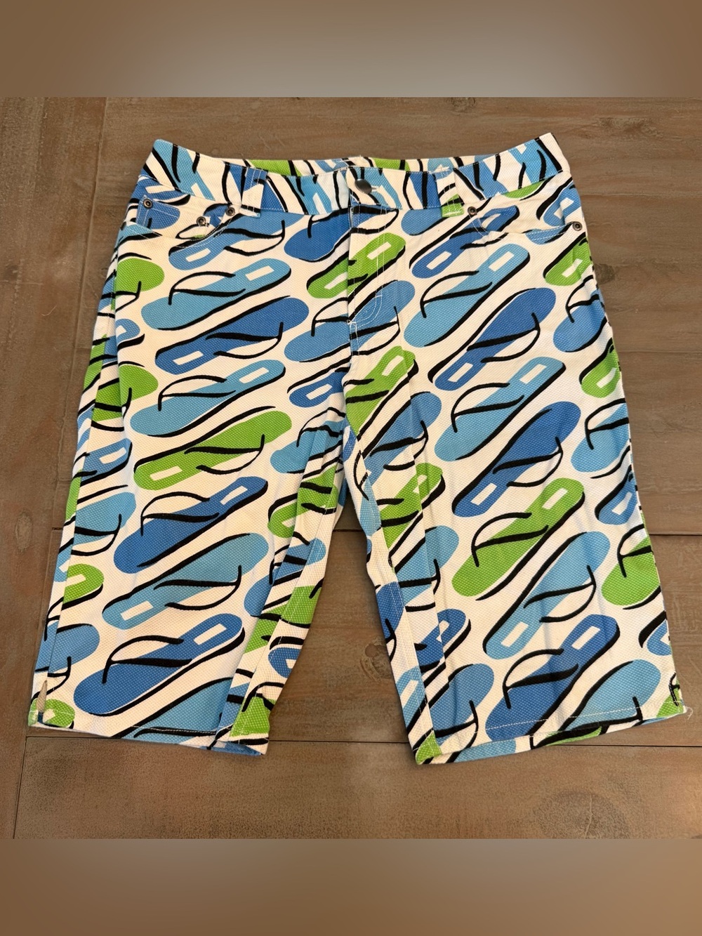 For The Republic Woman’s  Bermuda Shorts Cotton Spandex Blend 8 Colorful